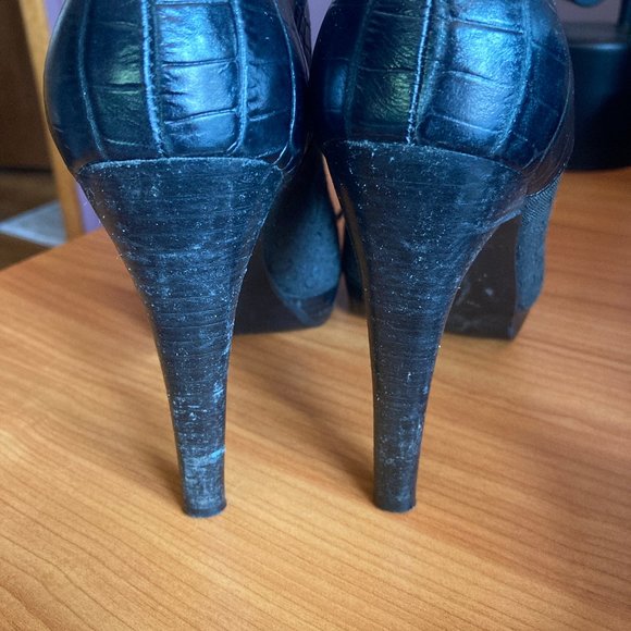 Guess Size 6 platform bootie black - Picture 5 of 5